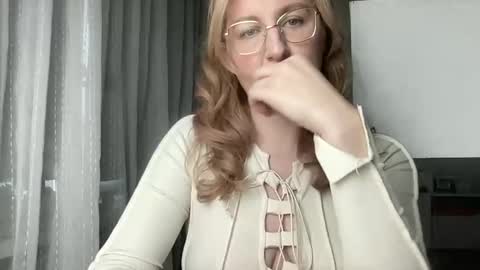 linoreya online show from December 1, 8:23 am