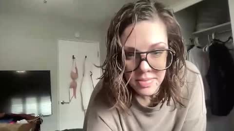 linusloves online show from February 3, 6:23 pm