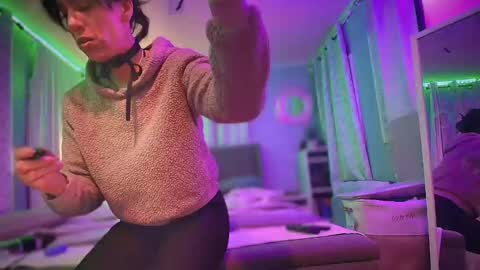 linuxgirlsudosu online show from March 9, 5:11 am