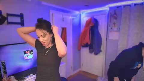 linuxgirlsudosu online show from February 4, 5:10 am