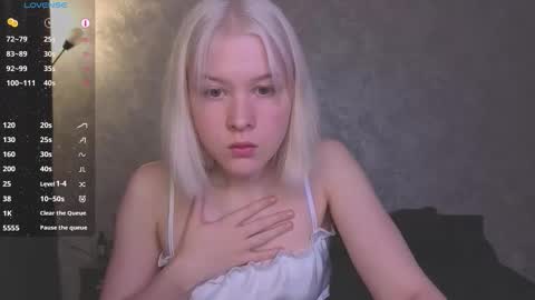 Snapshot of liorabelle chatting on October 28, 7:48 pm Liora online show from October 28, 7:48 pm