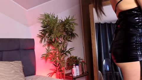 liorasterling online show from April 9, 7:52 pm