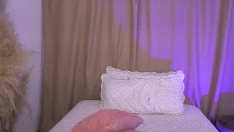 Lily see u on december 2 online show from October 14, 7:17 pm