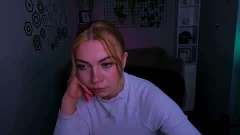 Lisa online show from May 12, 4:05 pm