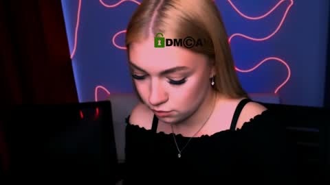 Lisa online show from May 11, 2:45 pm