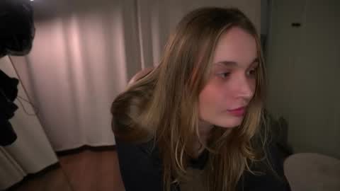 Elisabeth or Lisa online show from April 19, 8:11 pm