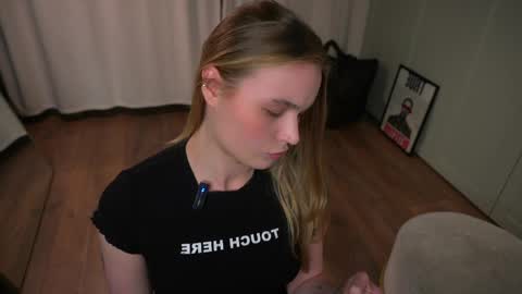 Elisabeth or Lisa online show from April 3, 8:49 pm