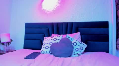 lisa white  online show from February 25, 5:00 am