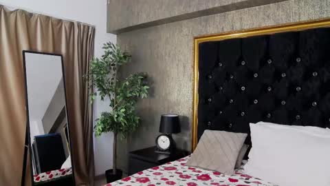 lisacroft online show from March 11, 6:30 am