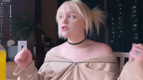 -Lisa- Help me to reach 100 thumbs up3 online show from March 21, 7:29 pm