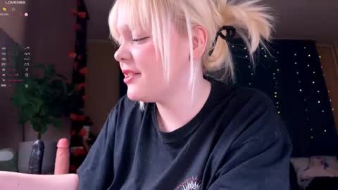 -Lisa- Help me to reach 100 thumbs up3 online show from December 13, 10:05 pm