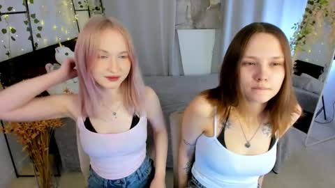 Lisa blonde  Alisa brunette online show from April 17, 6:32 pm