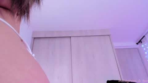 Snapshot of littl3_bunnyy chatting on December 12, 3:32 am Bunny online show from December 12, 3:32 am