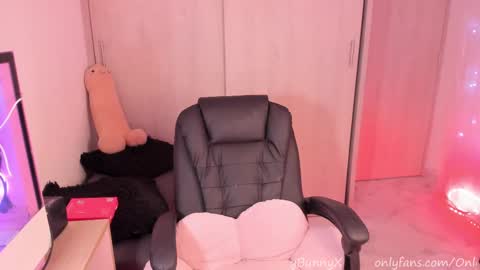 Snapshot of littl3_bunnyy chatting on September 25, 2:29 am Bunny online show from September 25, 2:29 am