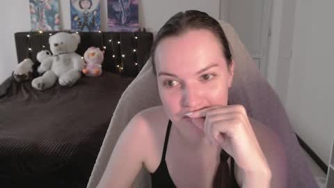 little__flowers online show from May 20, 8:21 am