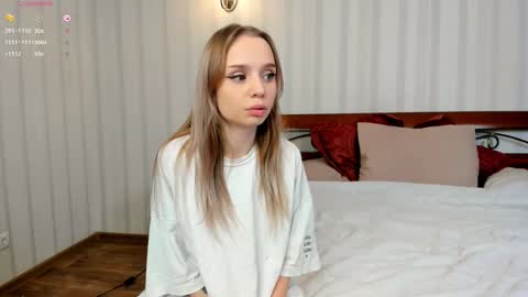 little_clare_ online show from October 24, 7:36 pm