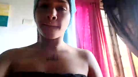 Snapshot of little_doll25 chatting on September 11, 1:23 pm Succubus Blue online show from September 11, 1:23 pm