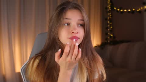 Kiki online show from October 17, 3:38 pm