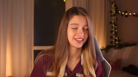 Kiki online show from October 10, 3:51 pm