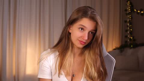 Kiki online show from October 18, 3:49 pm