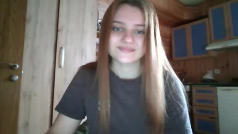 little_shygirl_ online show from November 14, 5:31 am