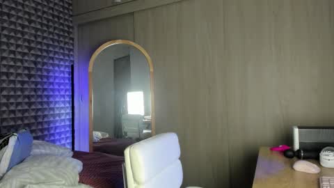 alex online show from February 19, 2:22 am