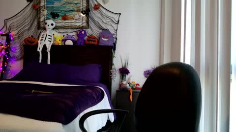 littledeathtrap online show from October 1, 7:02 pm