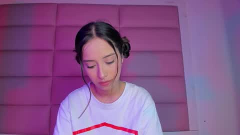 littlee_emma_ online show from December 15, 3:24 am