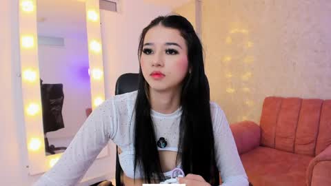 littlee_mia online show from May 11, 11:17 am