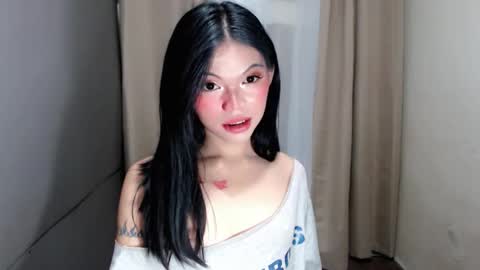 littlelace_ online show from March 5, 12:30 am