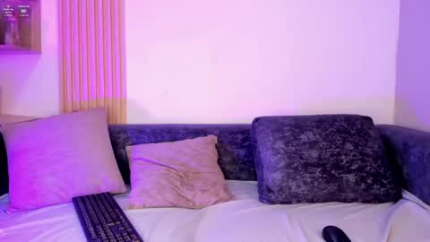 im olivia IG littleolivia01 online show from May 14, 3:32 pm