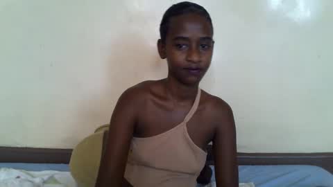 littlesandie online show from February 13, 4:54 am