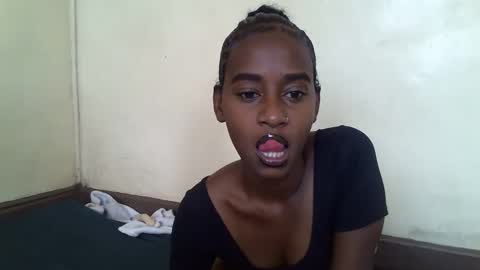 littlesandie online show from March 8, 5:49 am