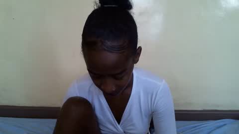 littlesandie online show from February 18, 5:53 am