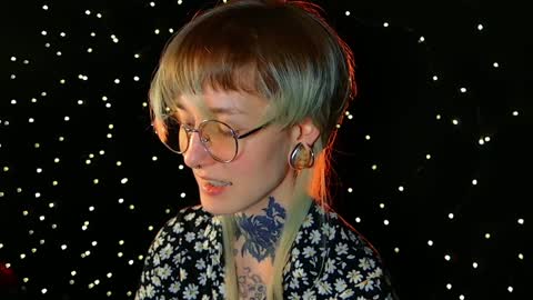 Niki  free tg channel with some photos gifs and info about streams  online show from December 21, 2:14 pm