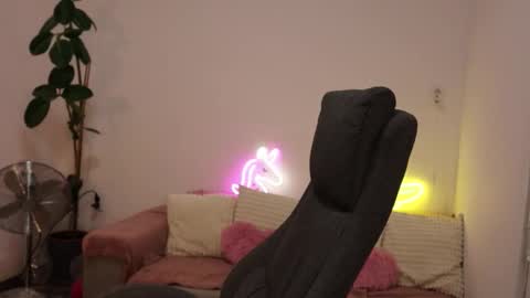 littlestellaspark online show from November 29, 7:32 pm