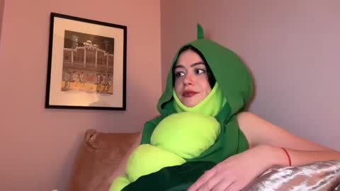 Snapshot of littlesugarpea chatting on January 9, 2:43 am Little Sugar Pea  online show from January 9, 2:43 am