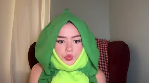 Snapshot of littlesugarpea chatting on September 9, 10:21 pm Little Sugar Pea  online show from September 9, 10:21 pm