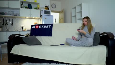 Little Tifany online show from December 11, 3:47 pm
