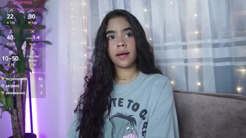 littletammy_ online show from October 3, 2:25 pm