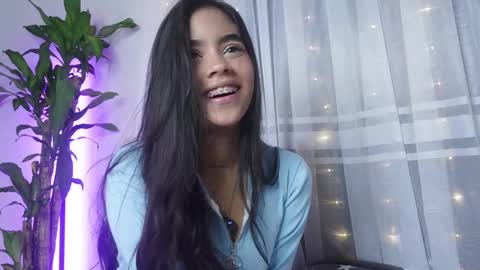 littletammy_ online show from October 16, 2:38 pm