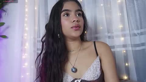 littletammy_ online show from October 11, 1:49 pm