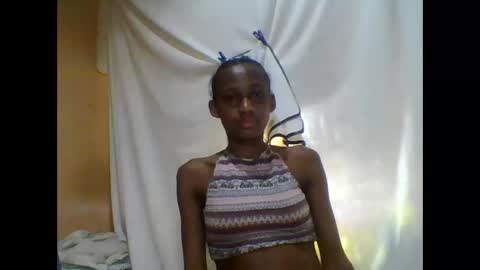 Snapshot of littleyanah chatting on September 21, 8:13 pm yanah online show from September 21, 8:13 pm