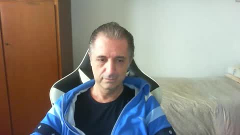 liuk53 online show from May 5, 12:22 pm