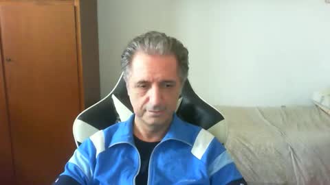 liuk53 online show from May 2, 12:55 pm