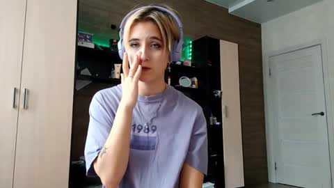 Snapshot of liviastubson chatting on September 9, 12:05 pm Nora online show from September 9, 12:05 pm