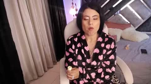 Snapshot of lizha_milf chatting on February 12, 12:05 am Lizha online show from February 12, 12:05 am