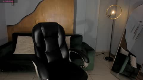 Lizzi  online show from February 4, 9:08 pm