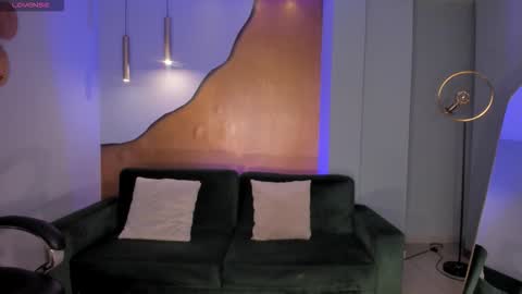 Lizzi  online show from February 2, 9:11 pm