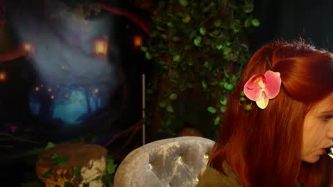 Elizabeth online show from December 1, 6:06 pm